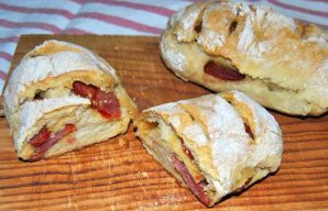 Portuguese Chouriço Sausage Buns Recipe