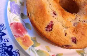 Simple Vanilla and Strawberry Cake Recipe