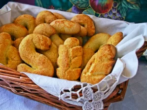 Crunchy Portuguese Olive Oil Biscuits Recipe