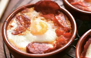 Delicious Baked Eggs with Chouriço Recipe