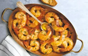 Delicious Skillet Garlic & Wine Shrimp Recipe
