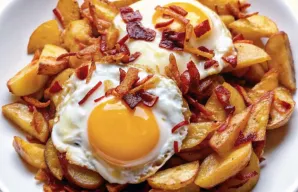 Fried Eggs with Chouriço and Fries Recipe