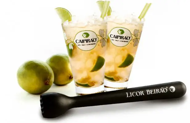 Caipirão Cocktail with Liqueur Recipe