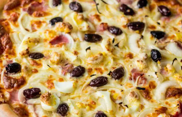 Irresistible and Tasty Cheese and Ham Pizza Recipe