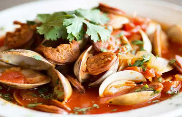 Spicy Clams with Chouriço Recipe