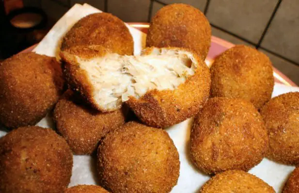 Tuna Puffs (Bolinhas de Atum) Recipe
