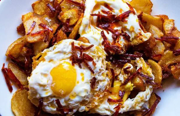 Fried Eggs with Chouriço and Fries Recipe