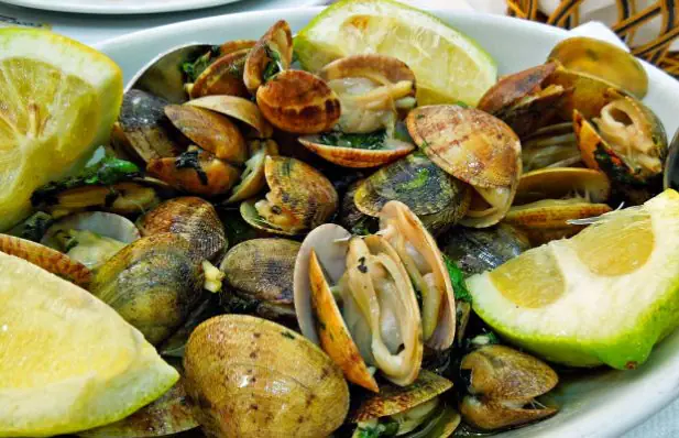 Bulhão Pato with Littleneck Clams Recipe