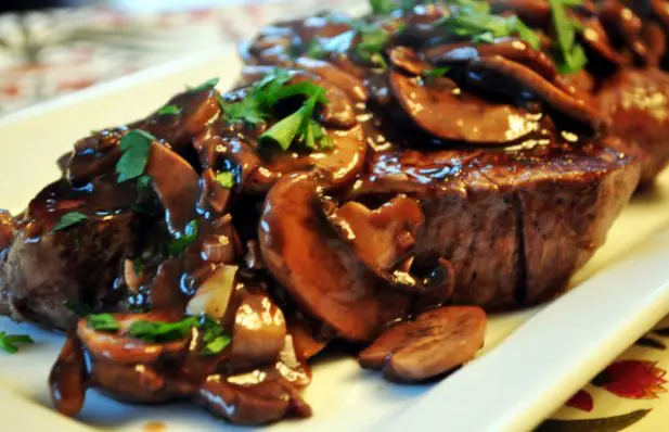 Tender and Delicious Lisbon-Style Steak Recipe