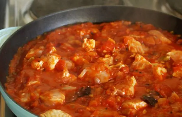 Easy Chicken with Tomato Sauce Recipe