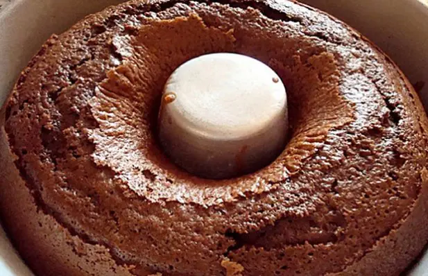 Easy Chocolate Cake (Bolo de Chocolate) Recipe