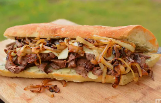 Delicious Garlic and Red Wine Steak Sandwich Recipe