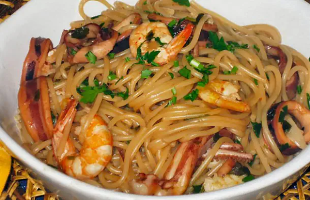 Delicious Portuguese-Style Seafood Spaghetti Recipe