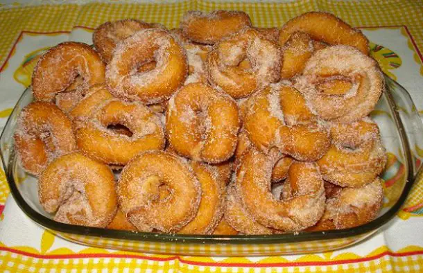 Delicious Fried Donuts (Argolinhas Fritas) Recipe