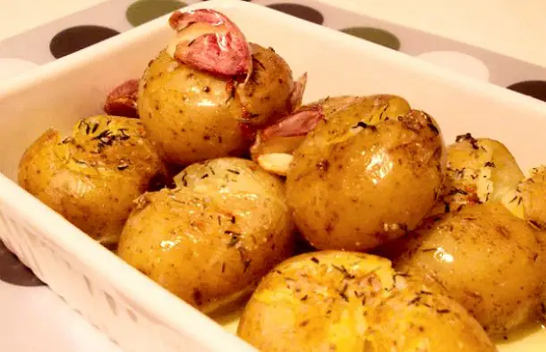 Simple Garlic Roasted Potatoes Recipe