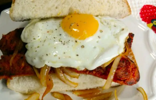 Chouriço and Onion Sandwich Recipe