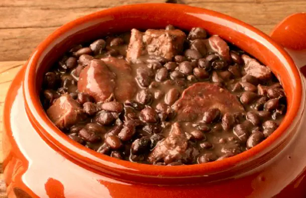 Yum Azorean Beans (Feijoada Açoriana) Recipe