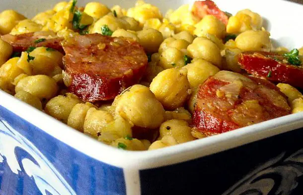 Flavorful Chickpeas with Chouriço Recipe