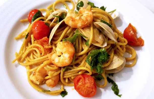 Portuguese Style Spaghetti with Shrimp & Clams Recipe