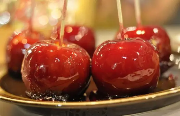 Easy and Yum Love Apples (Maçãs do Amor) Recipe