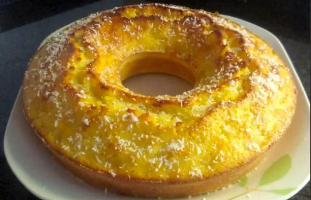 Flavorful and Easy Apple and Coconut Cake Recipe