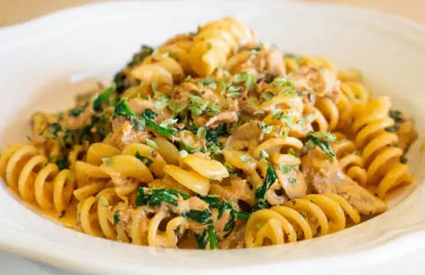 Delicious Portuguese-Style Pasta with Tuna Recipe