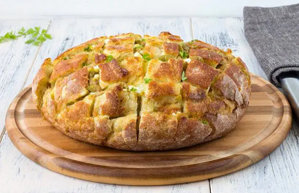 Portuguese-Style Garlic and Cheese Bread Recipe