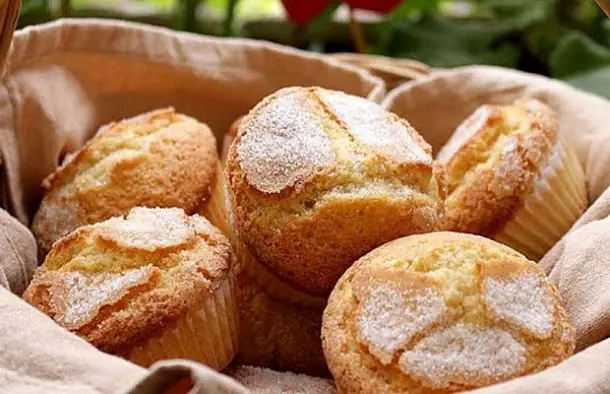 Easy Old Fashioned Madalenas Recipe