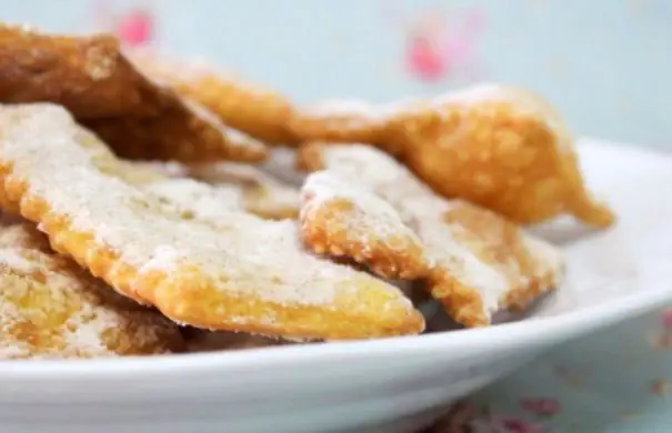 Popular Coscorões Fried Pastry Recipe