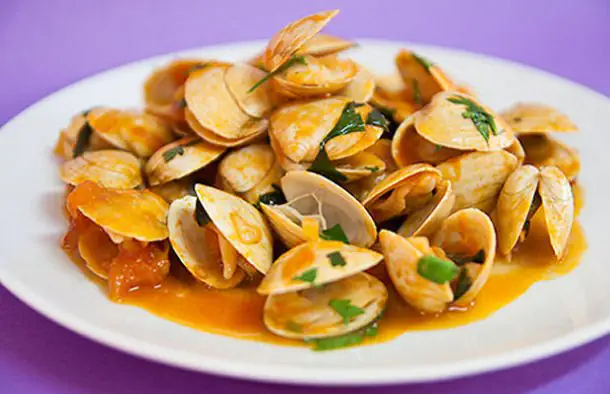  Neuza's Easy Clams with Sauce Recipe