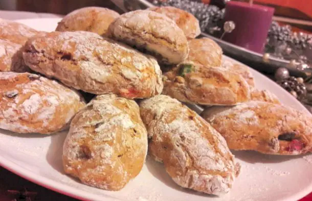 Mom's Dried Fruit and Nut Broas Recipe
