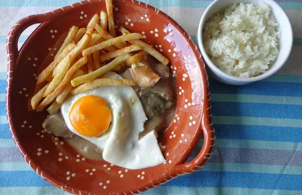 Delicious Bitoque (Steak with Egg) Recipe