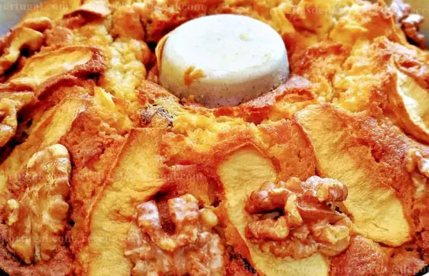 Fruity Apple and Walnut Cake Recipe