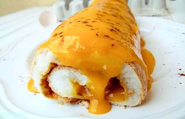 Cinnamon and Egg Cream Roll Recipe