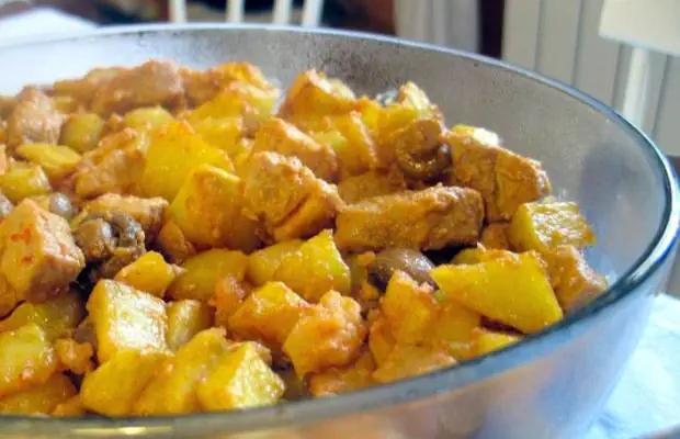Delicious Portuguese-Style Pork and Potatoes Recipe