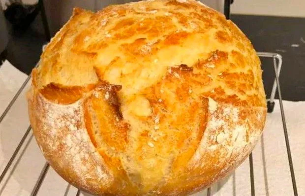 Easy and Crusty No-Knead Bread Recipe