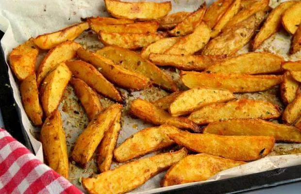Delicious Homemade Baked Fries Recipe