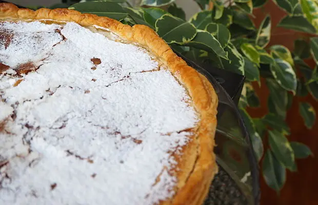 Decadent and Delicious Almond Tart Recipe