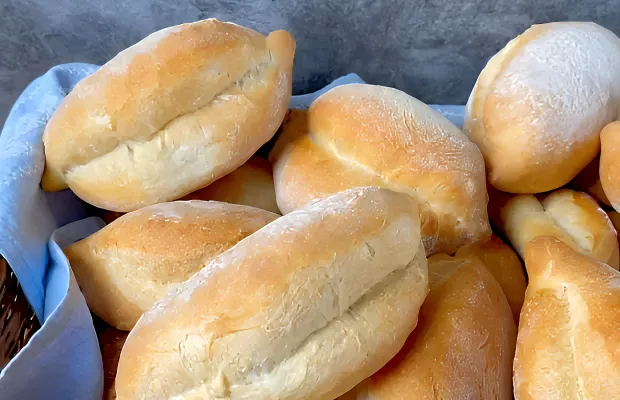 portuguese-crusty-rolls-papo-secos-recipe-easy-authentic_251207100659.webp